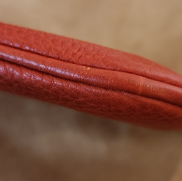 GUCCI Soho Leather GG Wristlet - Picture 4 of 7